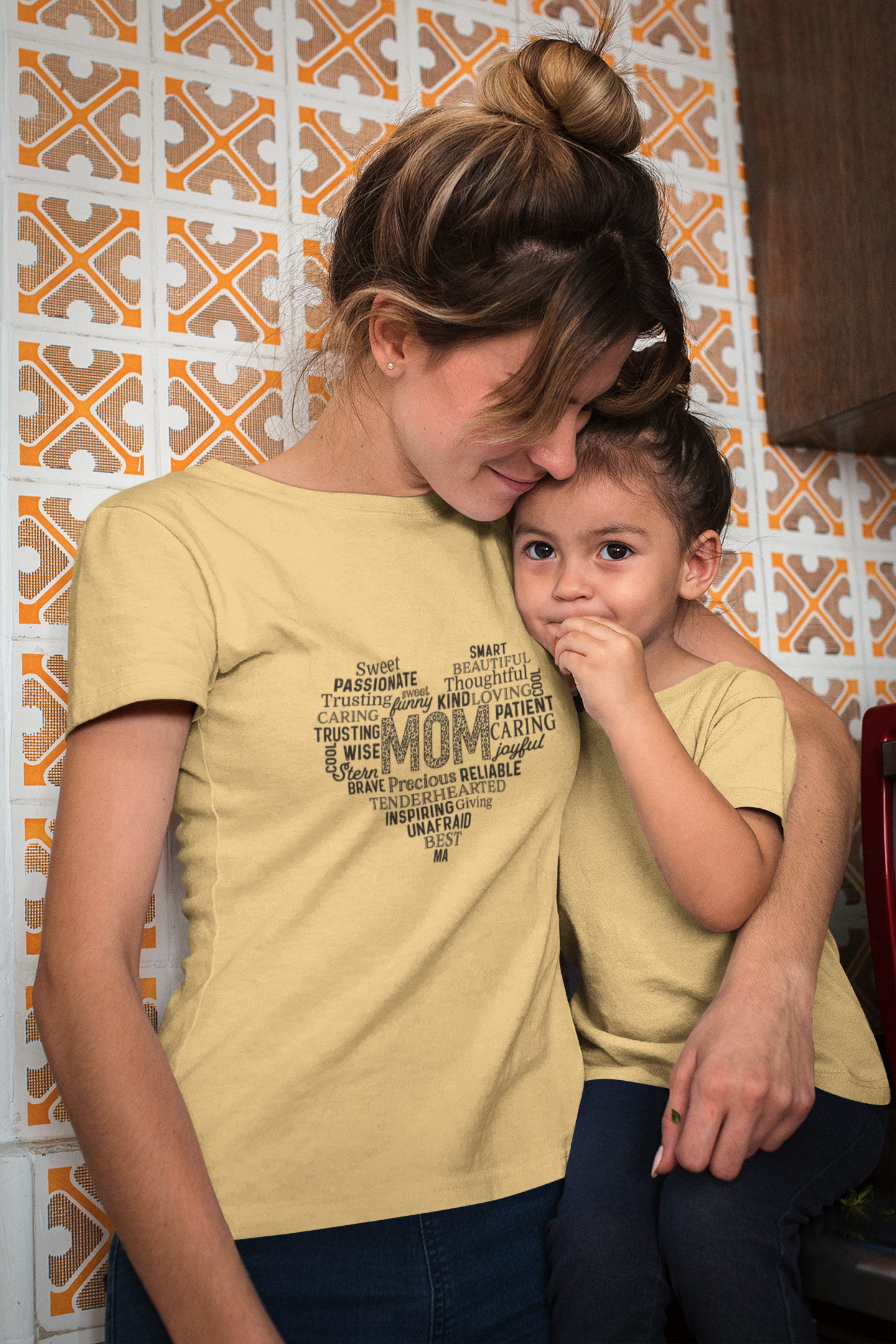 Mom Heart Black | Women's Classic Crew T-Shirt | Moms To Be