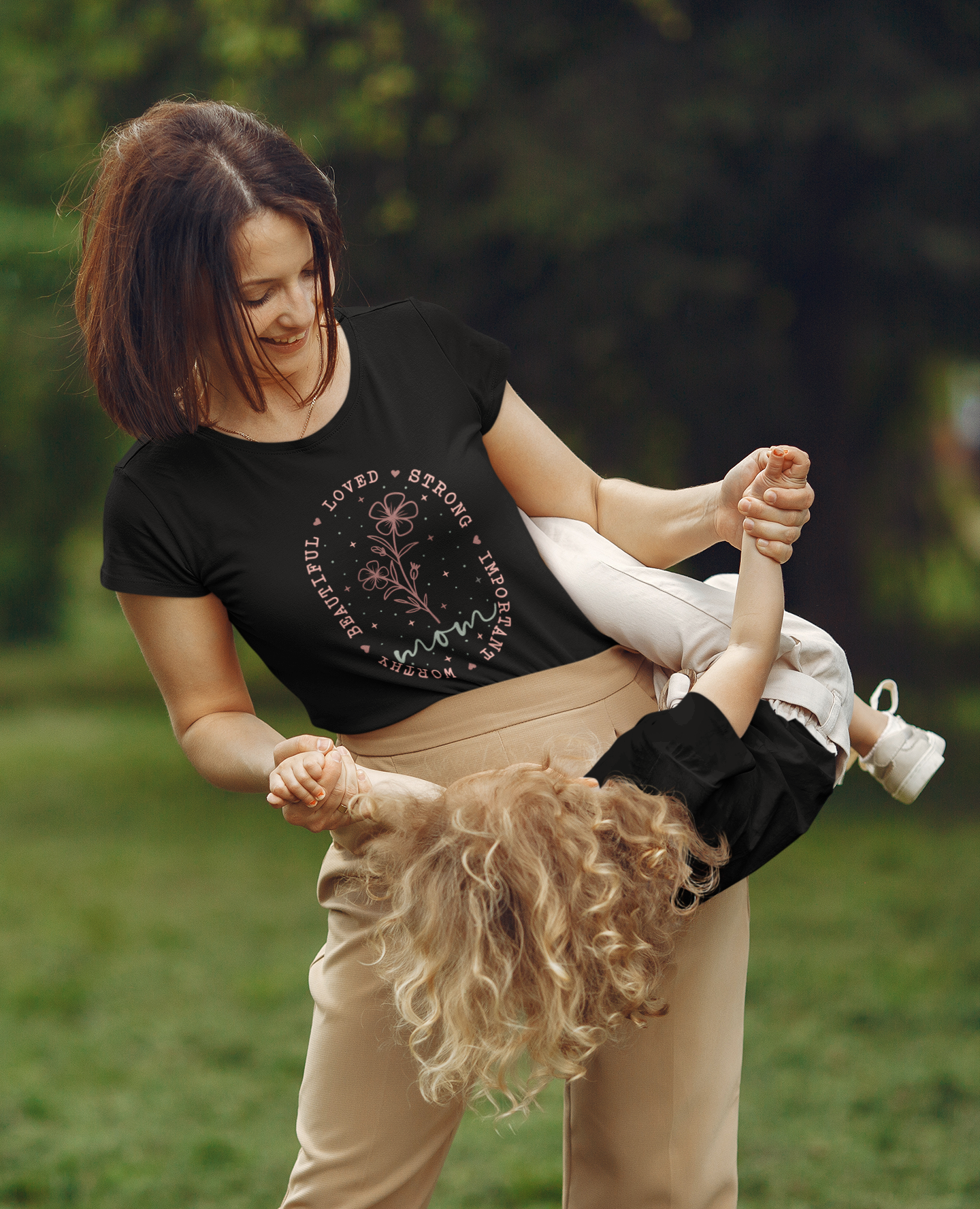 Mom Flower | Women's Classic Crew T-Shirt | Moms To Be