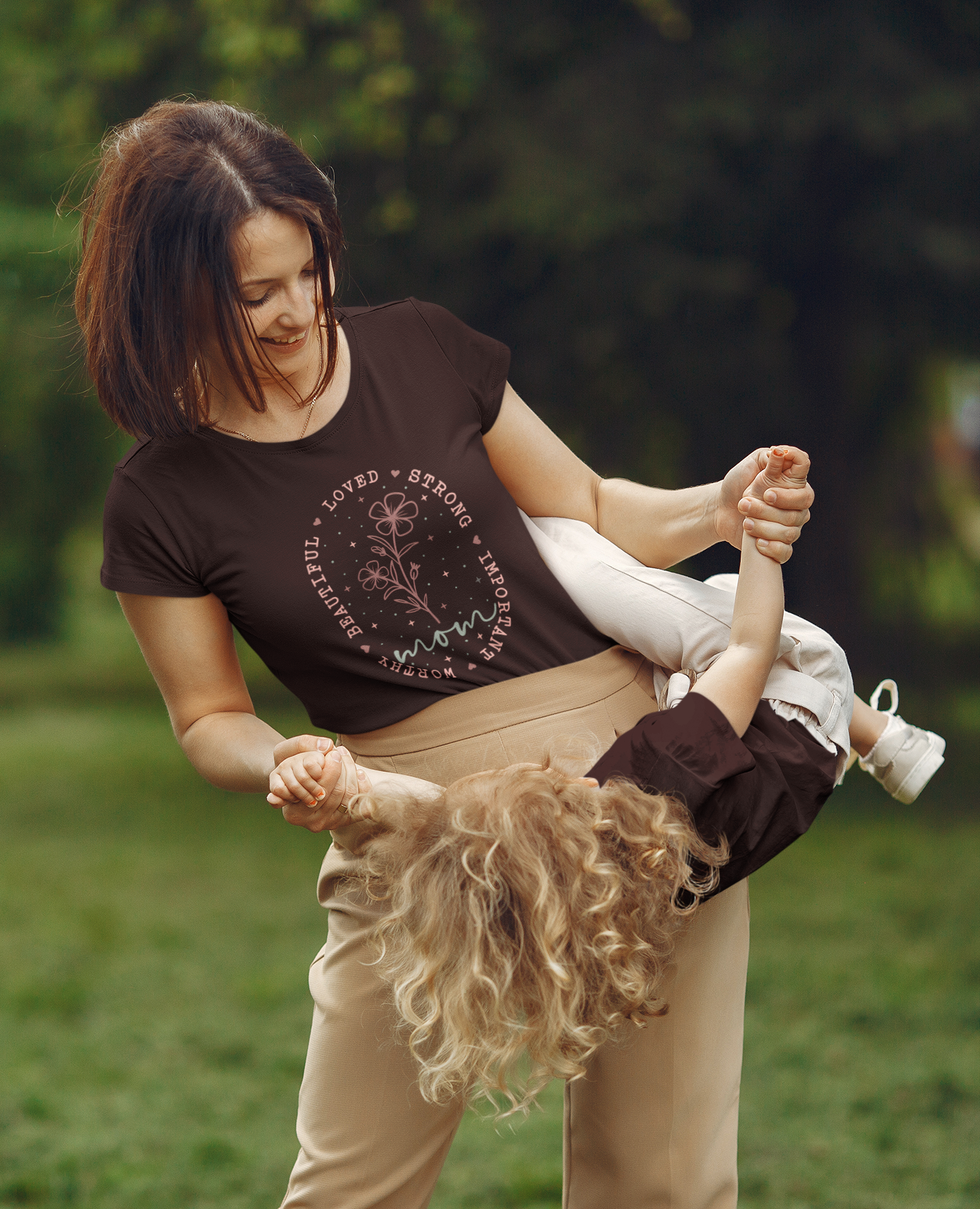 Mom Flower | Women's Classic Crew T-Shirt | Moms To Be
