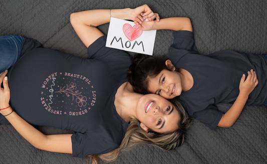 Mom Flower | Women's Classic Crew T-Shirt | Moms To Be